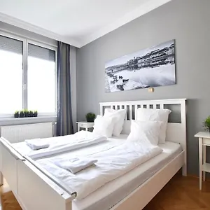 creative-apartment-lovag-street-luxury-suite.inbudapesthotels.com/